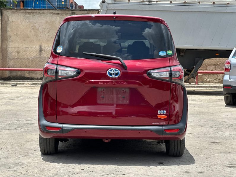 
								Toyota Sienta full									