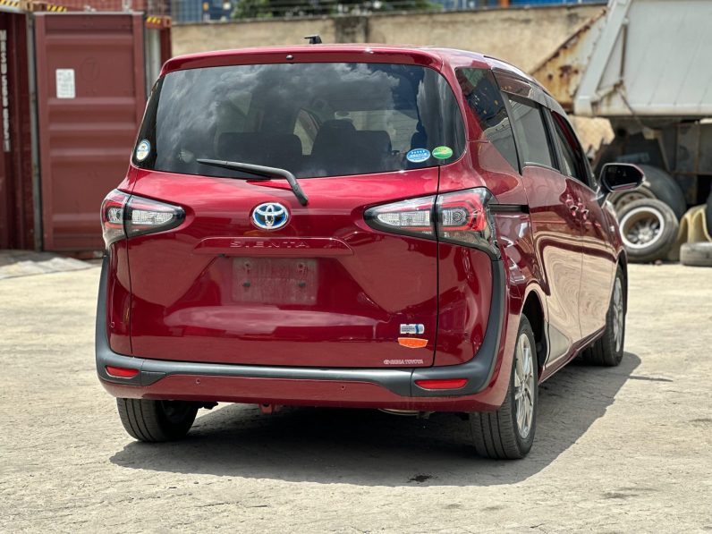 
								Toyota Sienta full									