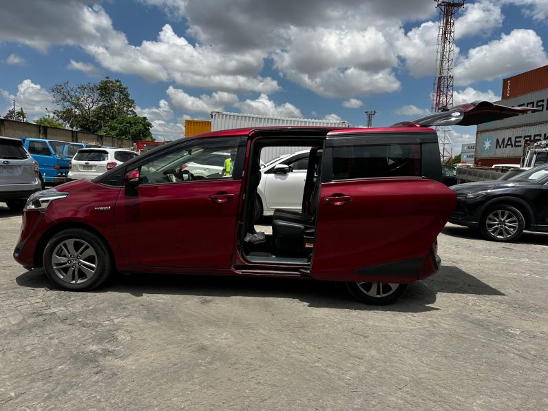 
								Toyota Sienta full									