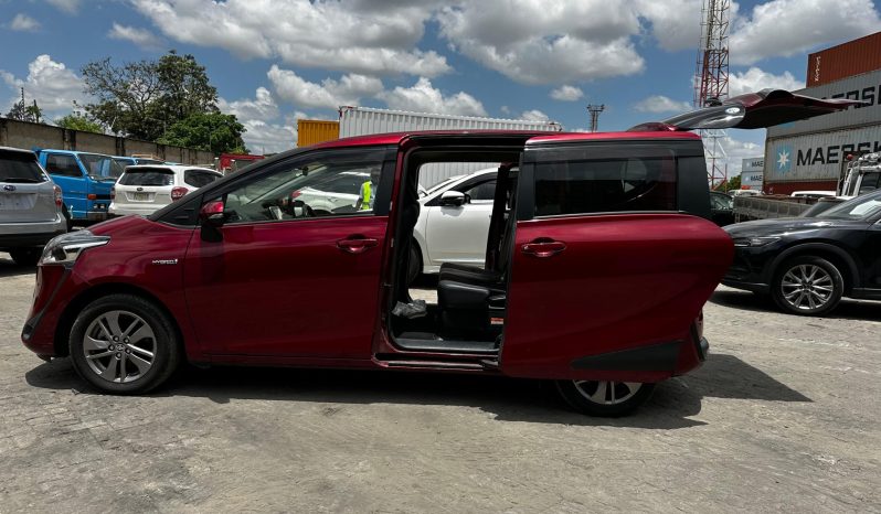 
								Toyota Sienta full									
