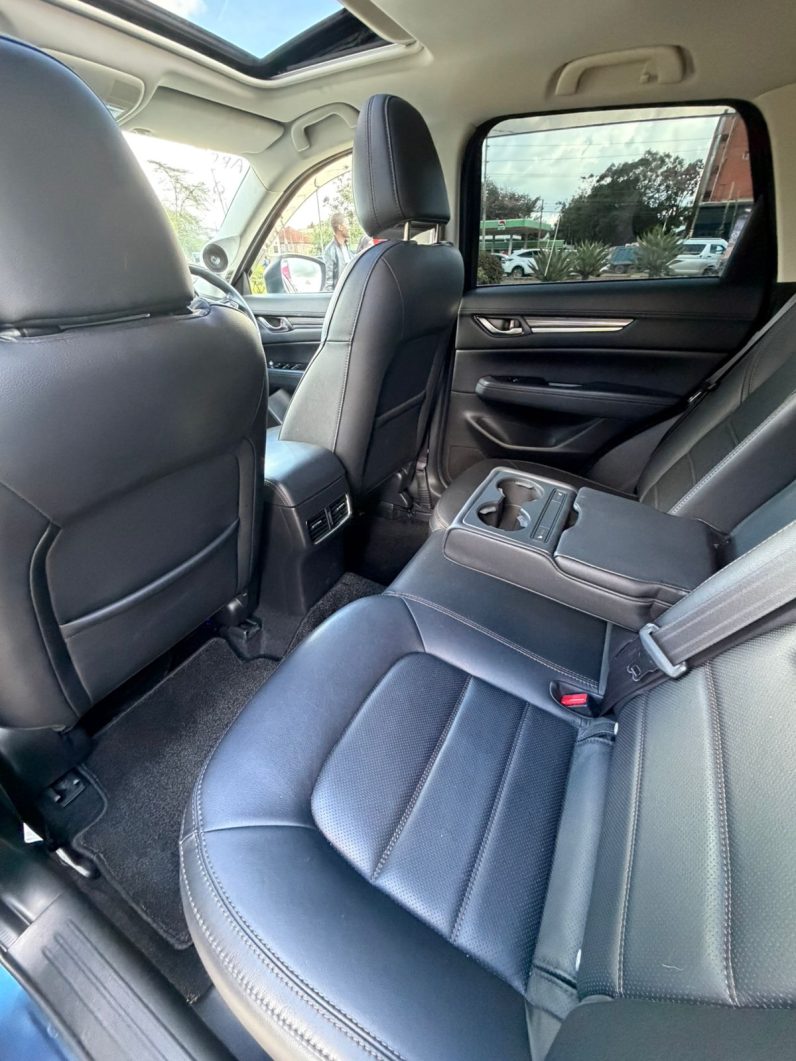
								Mazda CX-5 full									