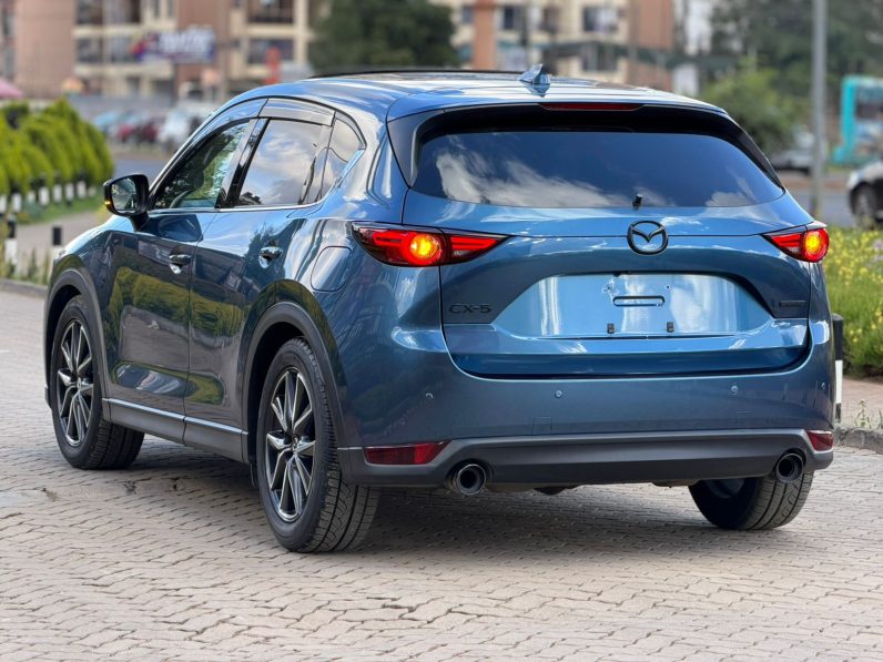 
								Mazda CX-5 full									