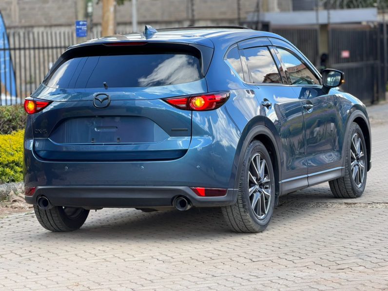 
								Mazda CX-5 full									