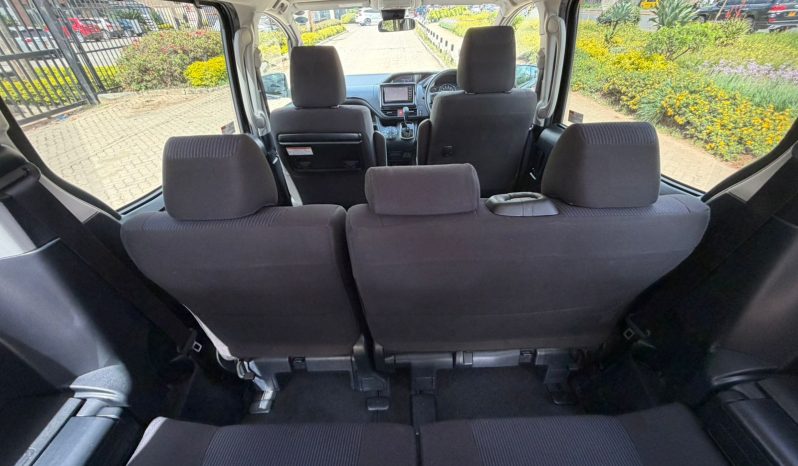 
								Toyota Voxy full									