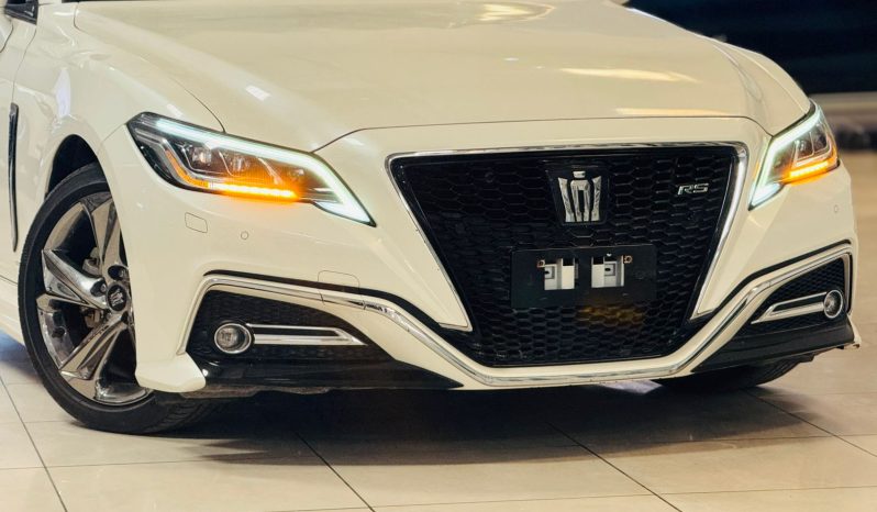 
								Toyota Crown Rs full									