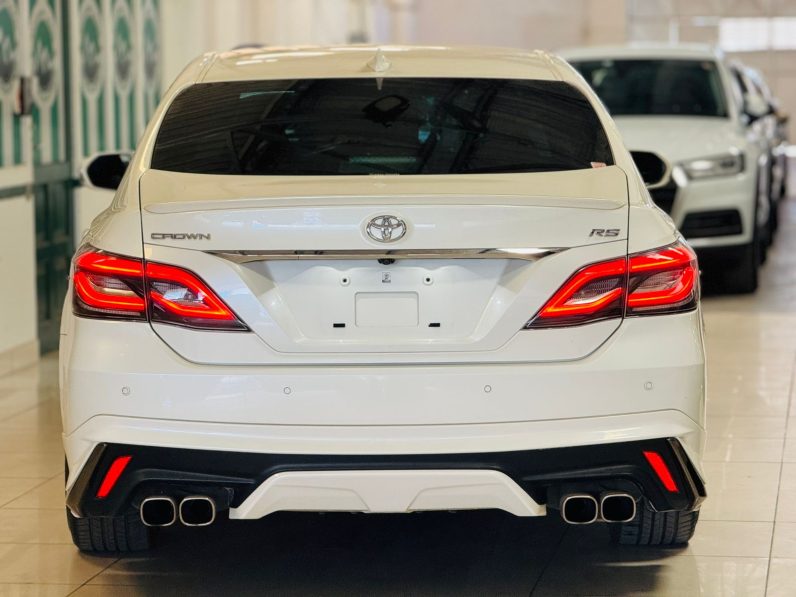 
								Toyota Crown Rs full									