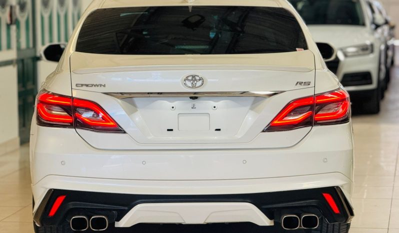 
								Toyota Crown Rs full									