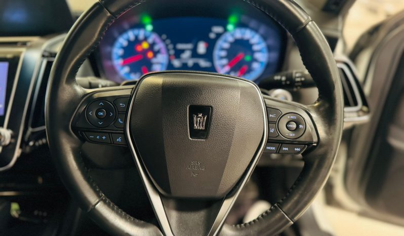 
								Toyota Crown Rs full									