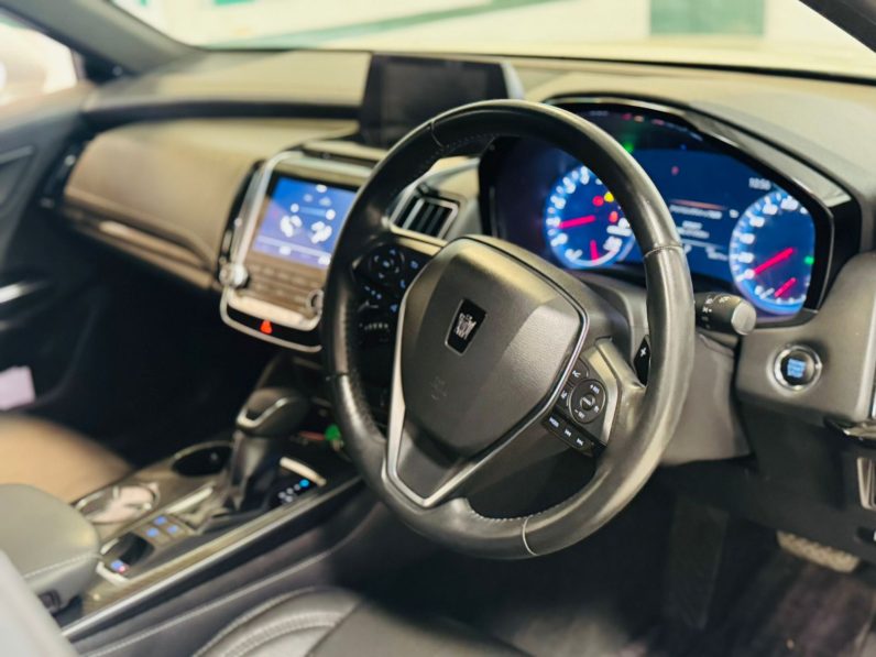 
								Toyota Crown Rs full									