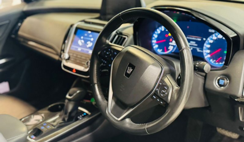 
								Toyota Crown Rs full									