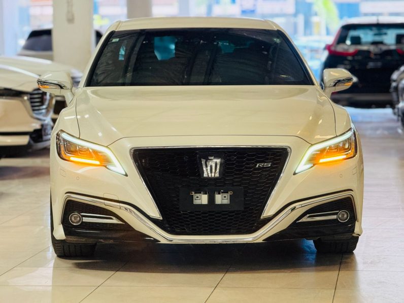 
								Toyota Crown Rs full									