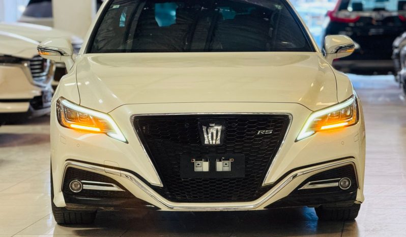 
								Toyota Crown Rs full									