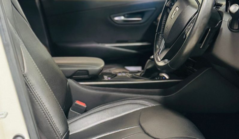 
								Toyota Crown Rs full									