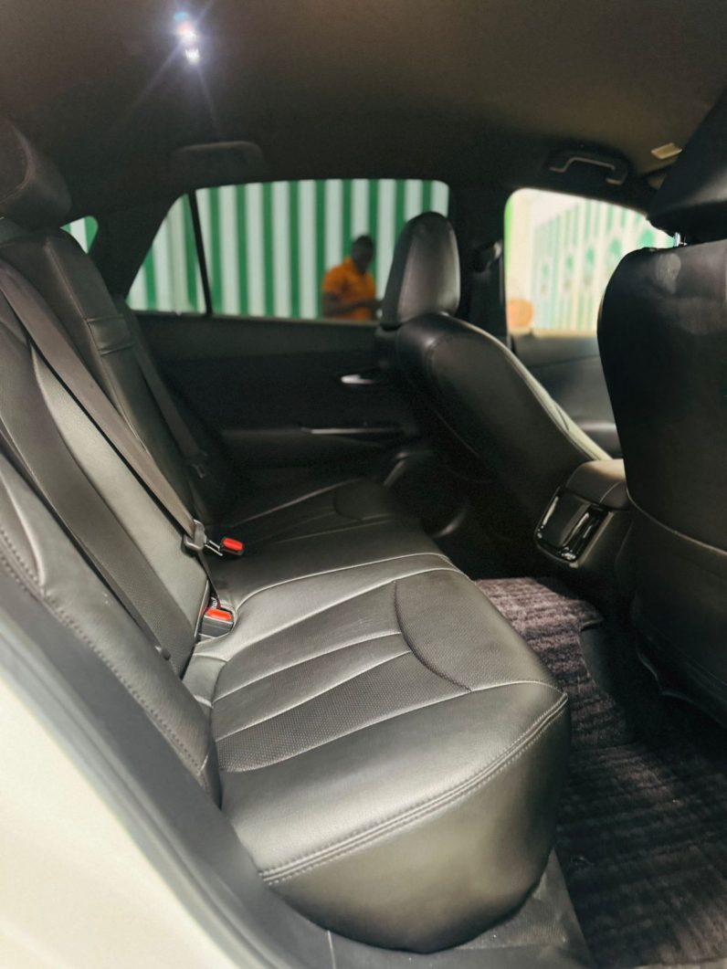 
								Toyota Crown Rs full									