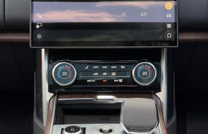 
								Range Rover Vogue full									