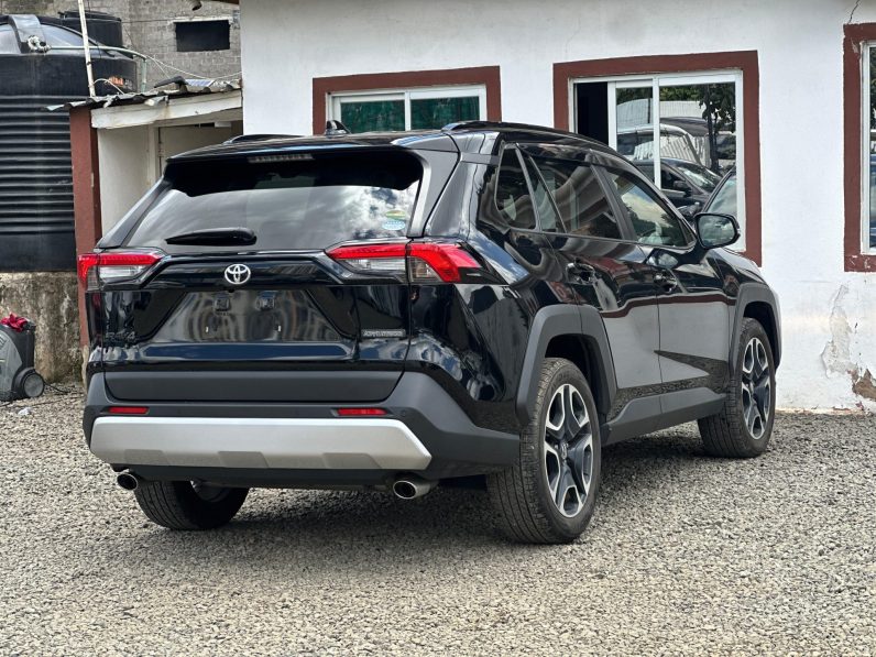 
								Toyota Rav4 Adventure full									