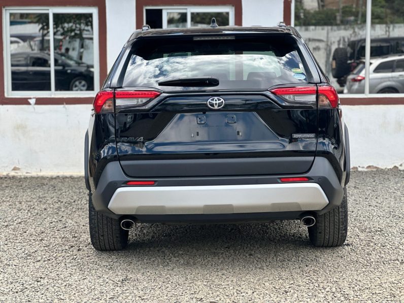 
								Toyota Rav4 Adventure full									