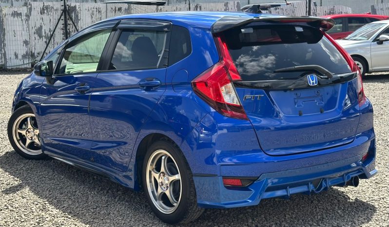 
								Honda Fit full									