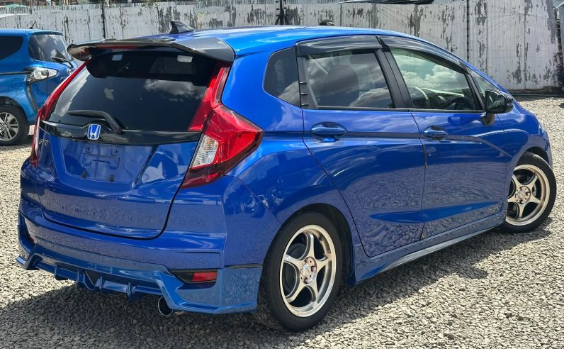 
								Honda Fit full									