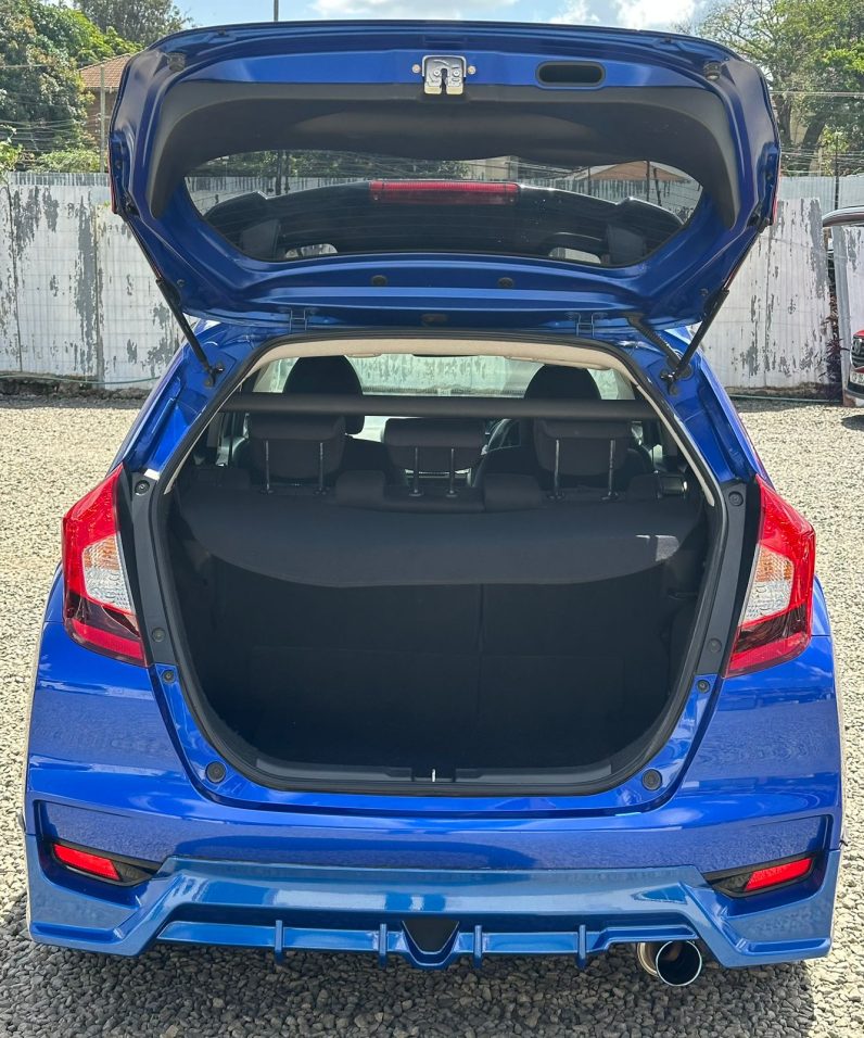 
								Honda Fit full									