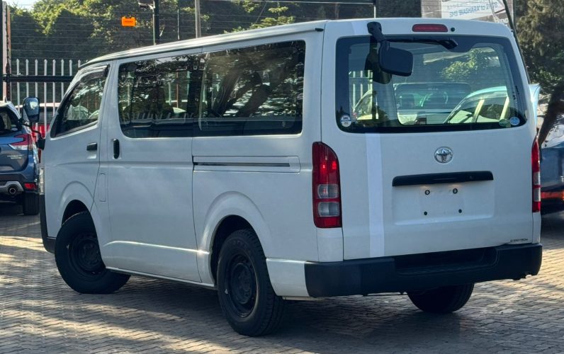 
								Toyota Hiace 7L full									