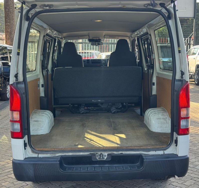 
								Toyota Hiace 7L full									