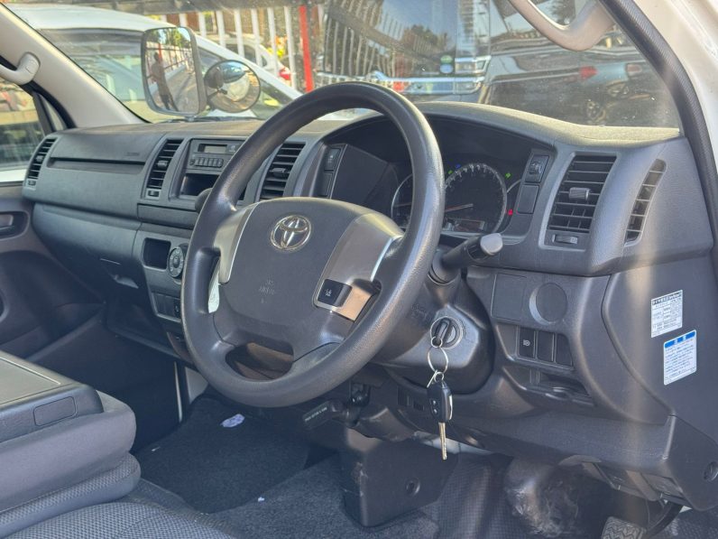 
								Toyota Hiace 7L full									