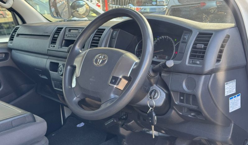 
								Toyota Hiace 7L full									