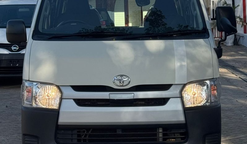
								Toyota Hiace 7L full									