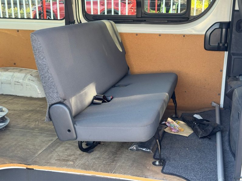 
								Toyota Hiace 7L full									