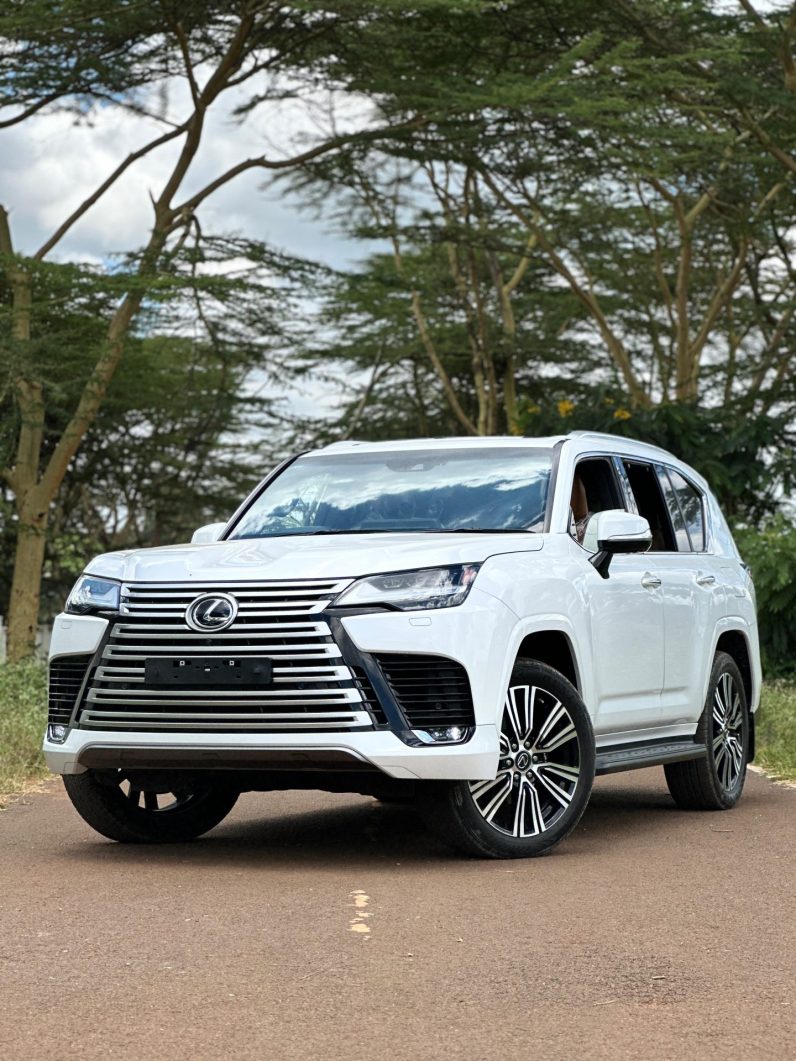 
								Lexus LX500d full									
