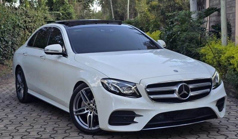 
								Mercedes-Benz E200 full									