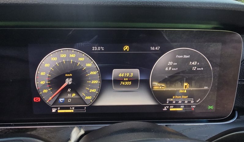 
								Mercedes-Benz E200 full									