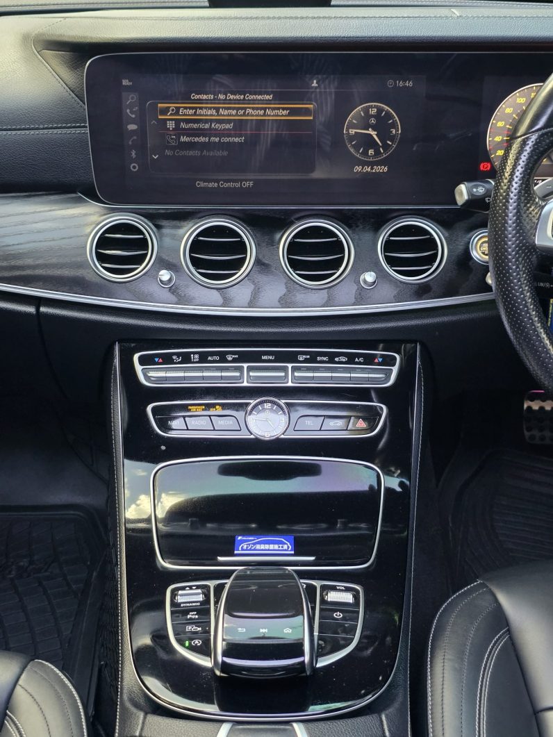 
								Mercedes-Benz E200 full									