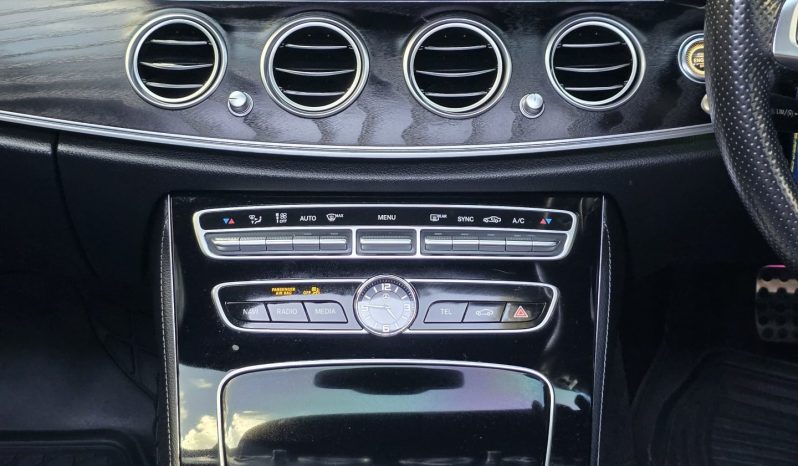 
								Mercedes-Benz E200 full									