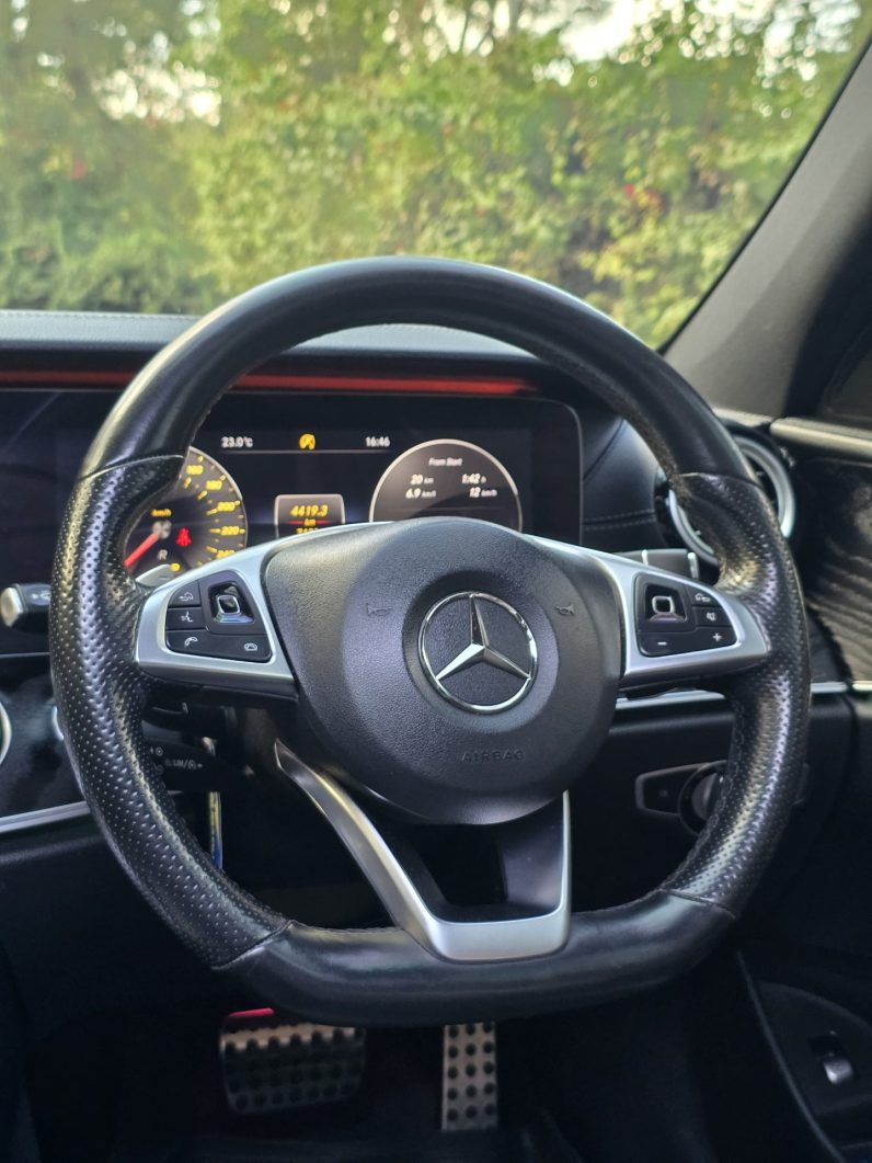 
								Mercedes-Benz E200 full									