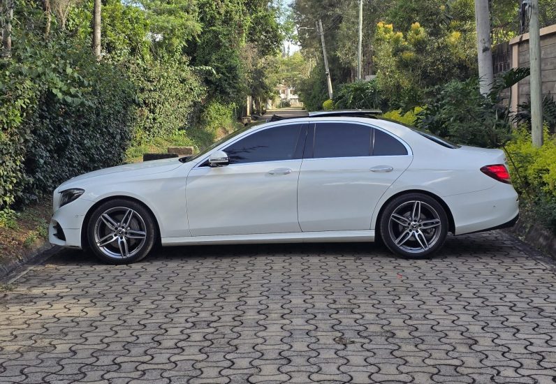 
								Mercedes-Benz E200 full									