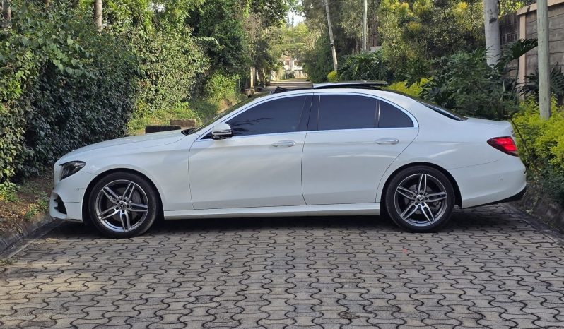 
								Mercedes-Benz E200 full									