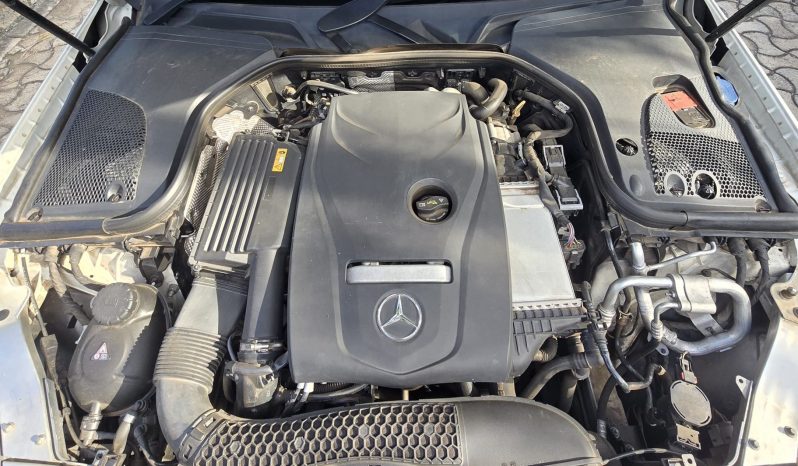 
								Mercedes-Benz E200 full									