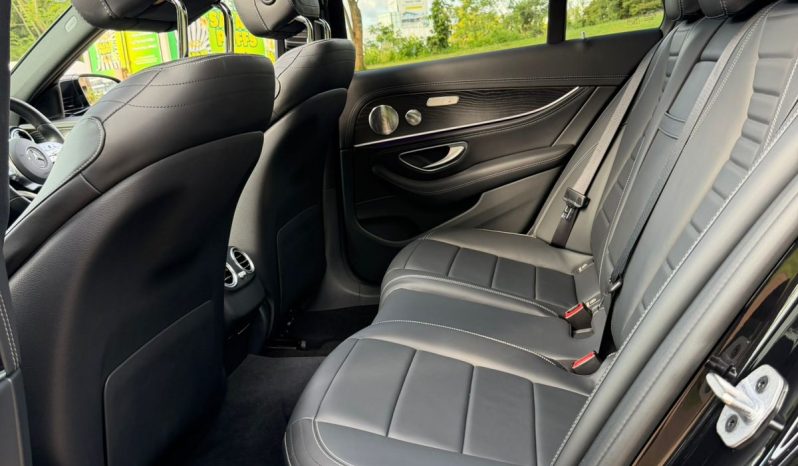 
								Mercedes-Benz E200 full									