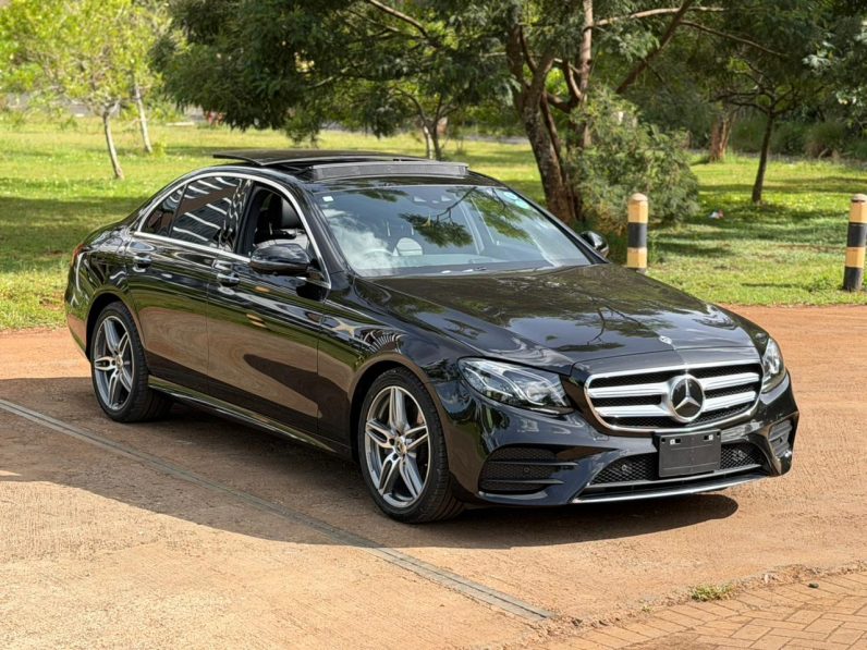 
								Mercedes-Benz E200 full									