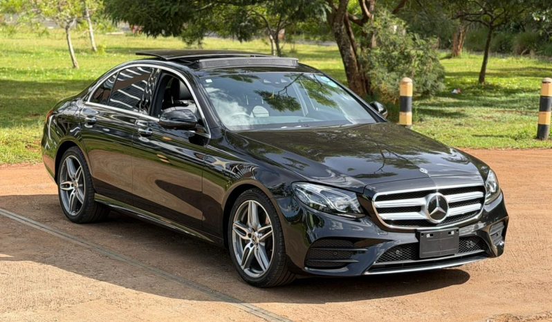 
								Mercedes-Benz E200 full									