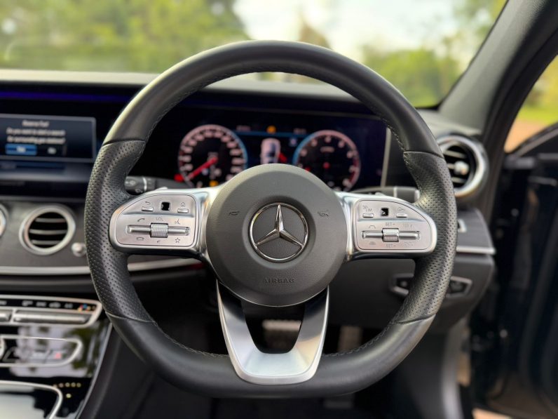 
								Mercedes-Benz E200 full									