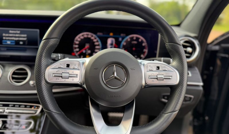 
								Mercedes-Benz E200 full									