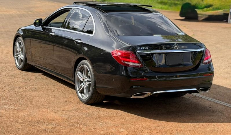 
								Mercedes-Benz E200 full									