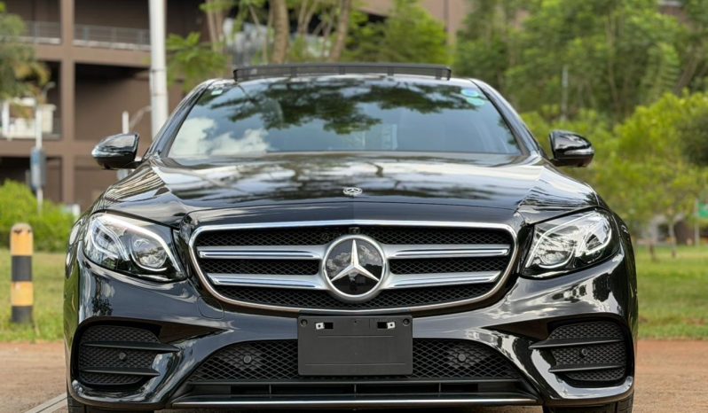 
								Mercedes-Benz E200 full									