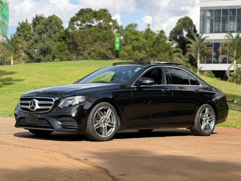 
								Mercedes-Benz E200 full									