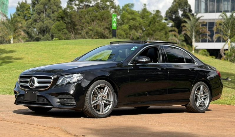 
								Mercedes-Benz E200 full									