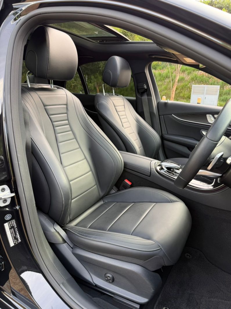 
								Mercedes-Benz E200 full									