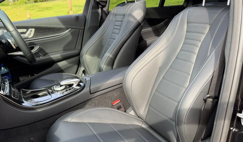 
								Mercedes-Benz E200 full									